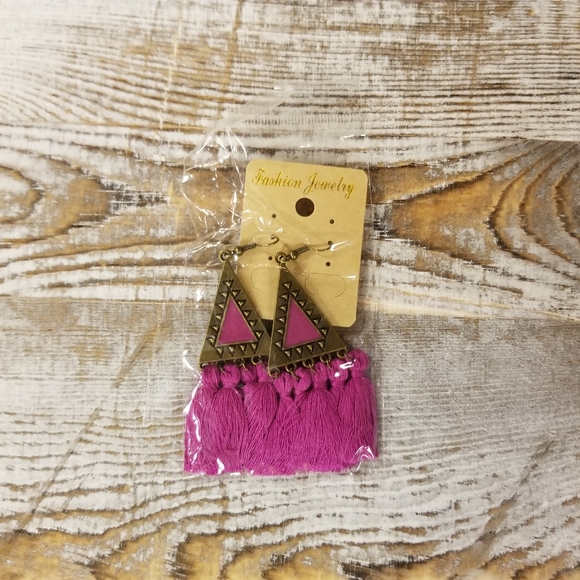 Beautiful fushia Bohemian tassle earrings - Picture 6 of 6
